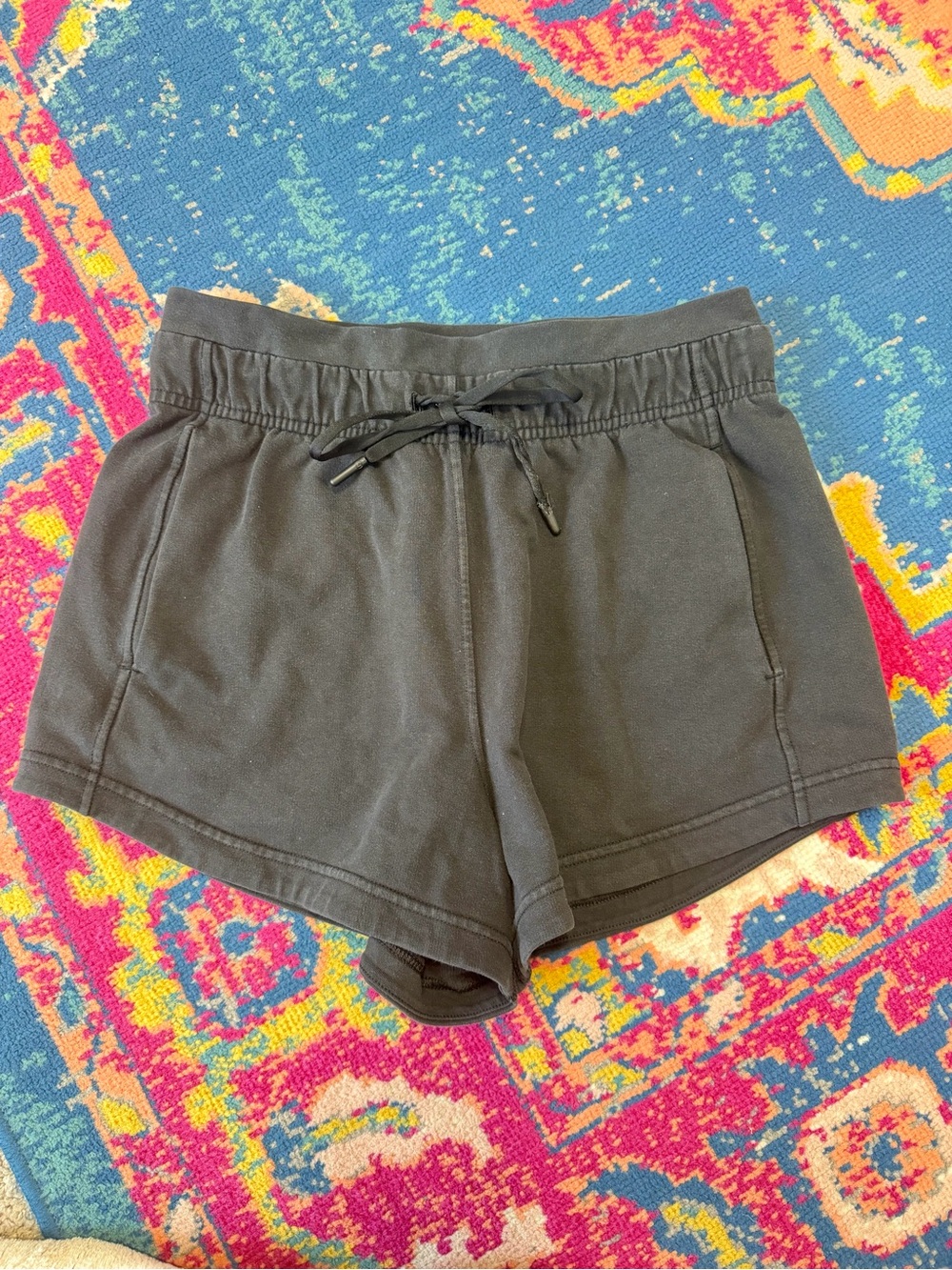 Lululemon size 4 sweatpants material shorts high rise